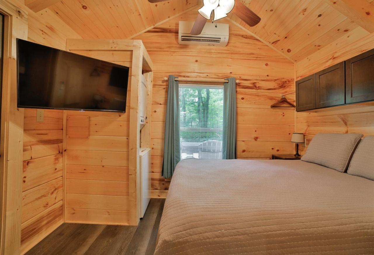 Thomas Cabin Forest Tiny Cabin With Hot Tub チャタヌーガ エクステリア 写真